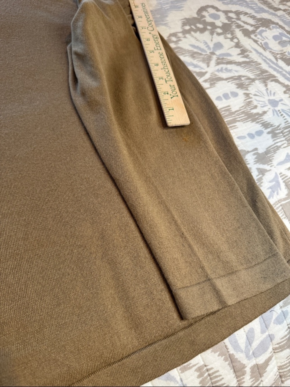 Banana Republic Men's V-Neck cashmere blend Sweater in camel; size XL - Picture 9 of 10